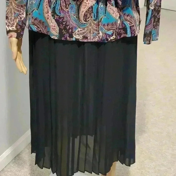 Vintage 80s dress  - Picture 3 of 7